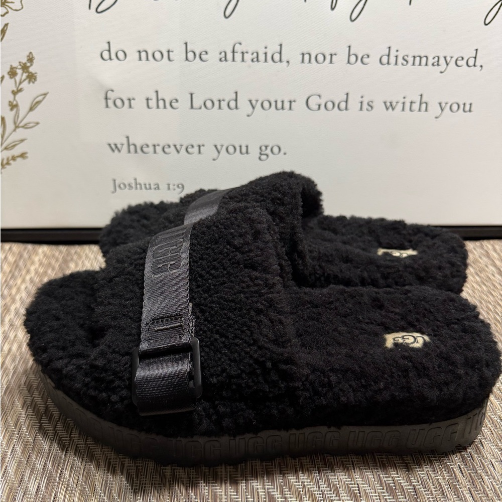 UGG Black Shearling Slippers ***NEW***Women SZ 9 Box3 - Picture 3 of 6